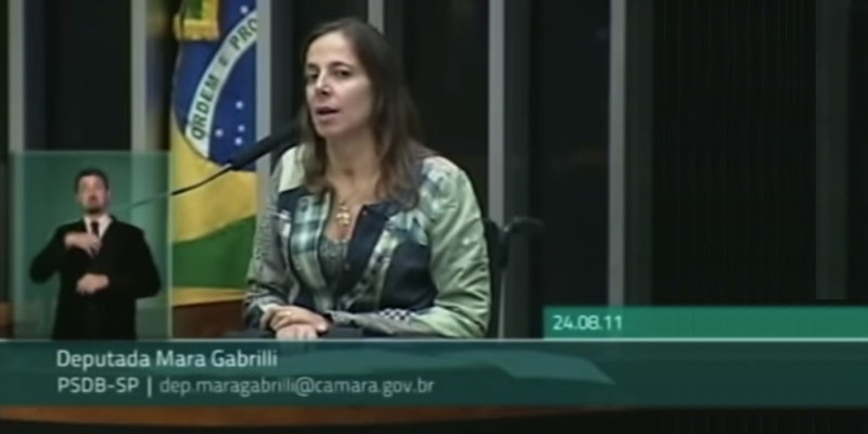 Dilma discrimina população surda em seus pronunciamentos, afirma Mara